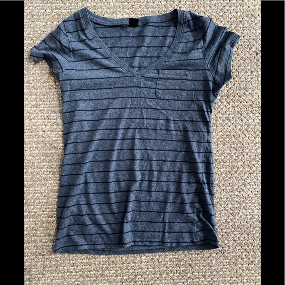 Zine V Neck Pocket Tee - M